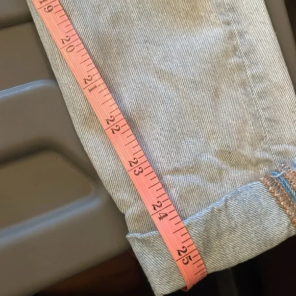 Distressed jeans - Picture 7 of 9